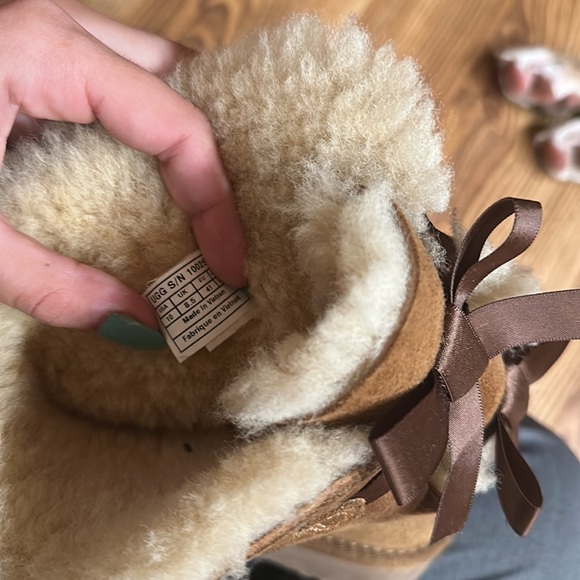 Bailey Bow Uggs - Picture 2 of 3